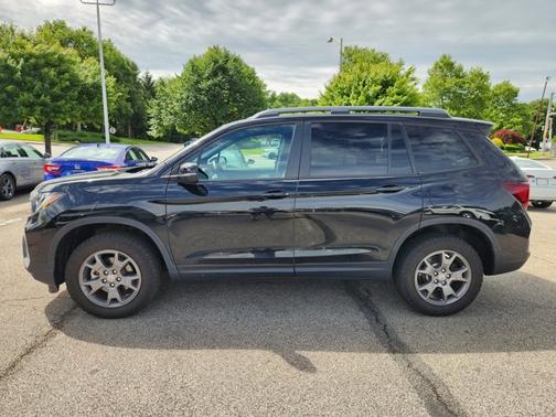 Crystal Black Pearl 2024 Honda Passport TrailSport