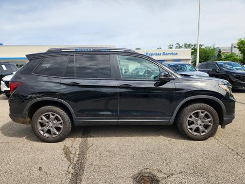 Crystal Black Pearl 2024 Honda Passport TrailSport