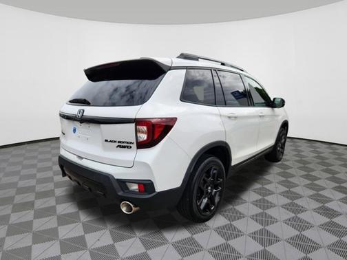 Platinum White Pearl 2024 Honda Passport Black Edition