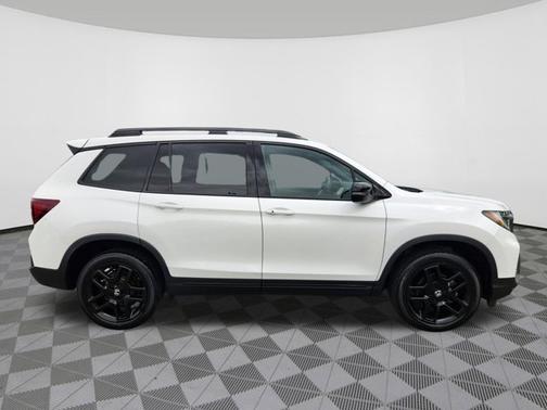 Platinum White Pearl 2024 Honda Passport Black Edition