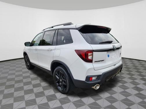 Platinum White Pearl 2024 Honda Passport Black Edition