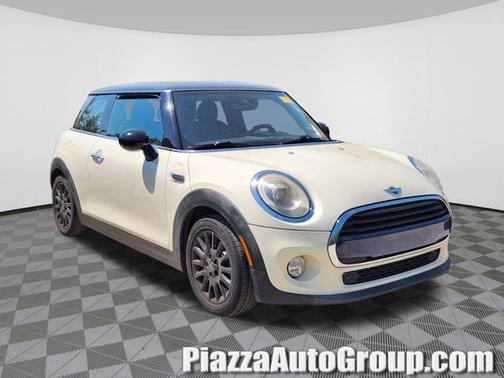 Pepper White 2017 MINI Hardtop Cooper