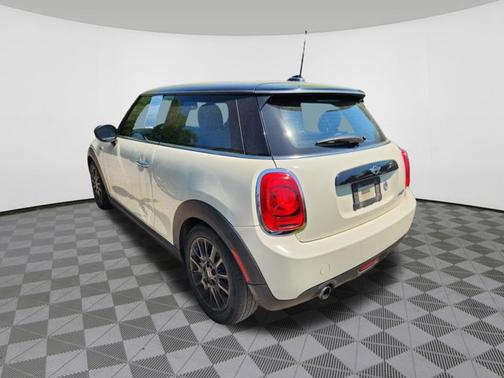 Pepper White 2017 MINI Hardtop Cooper