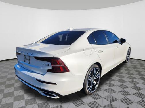 2019 Volvo S60 R-Design