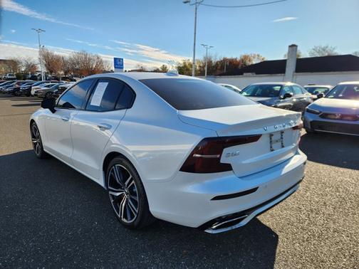 2019 Volvo S60 R-Design