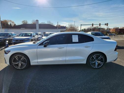 2019 Volvo S60 R-Design