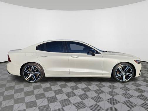 2019 Volvo S60 R-Design
