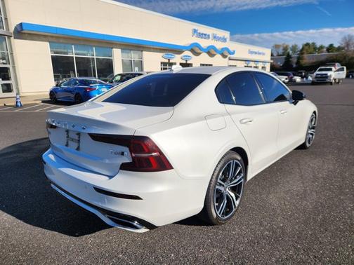 2019 Volvo S60 R-Design