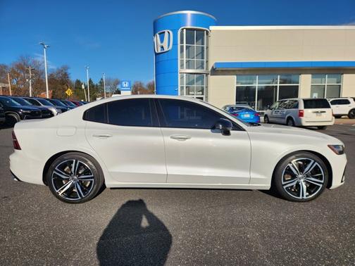 2019 Volvo S60 R-Design