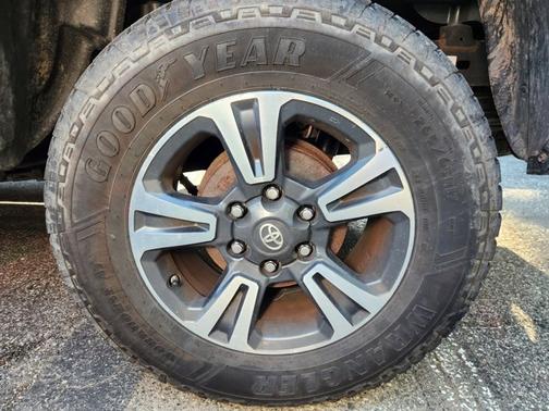 Magnetic Gray Metallic 2017 Toyota Tacoma TRD Sport