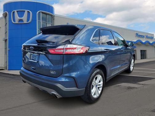 Photo 4 of 32 of 2019 Ford Edge SEL
