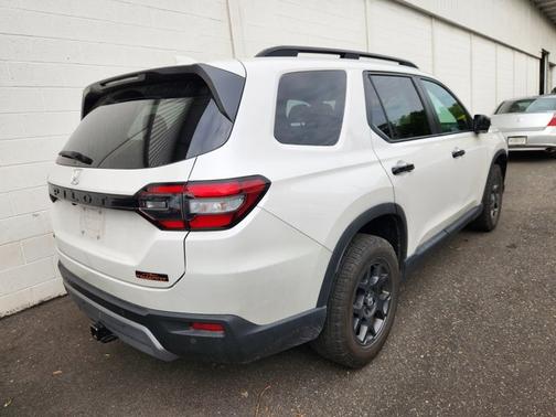 Platinum White Pearl 2024 Honda Pilot TrailSport