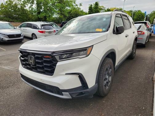 Platinum White Pearl 2024 Honda Pilot TrailSport