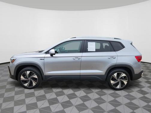 Silver Metallic 2024 Volkswagen Taos SE