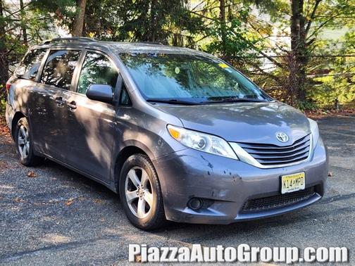 2017 Toyota Sienna LE
