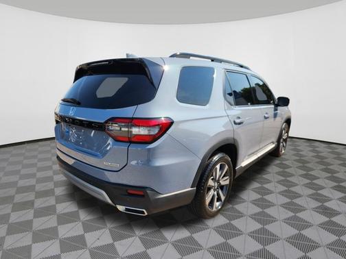 Sonic Gray Pearl 2025 Honda Pilot Touring