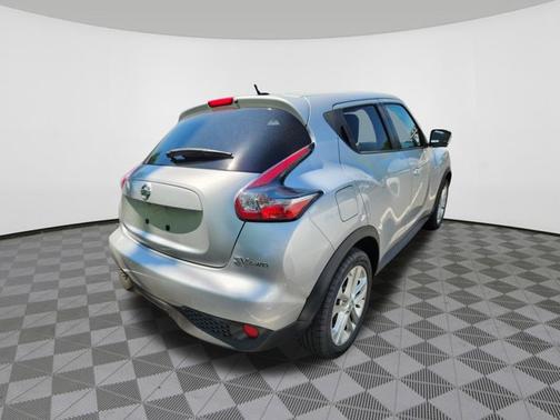 Brilliant Silver 2015 Nissan Juke SV