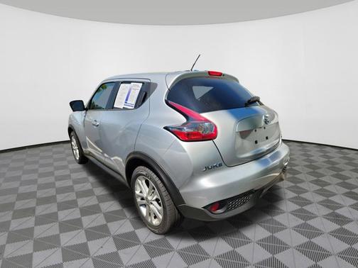 Brilliant Silver 2015 Nissan Juke SV