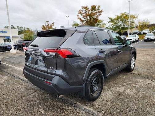 2020 Toyota RAV4 LE