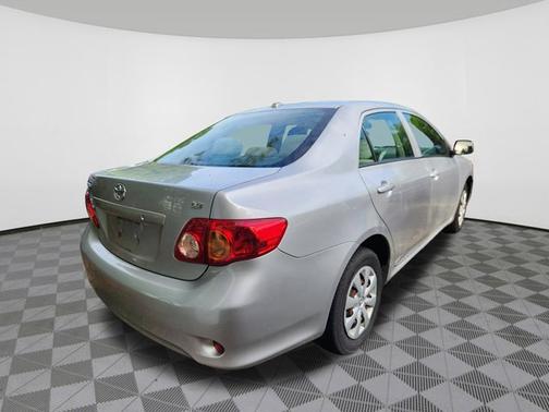 Classic Silver Metallic 2009 Toyota Corolla LE