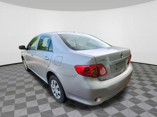 Classic Silver Metallic 2009 Toyota Corolla LE