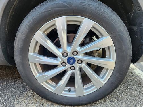 White Metallic 2022 Ford Escape Titanium