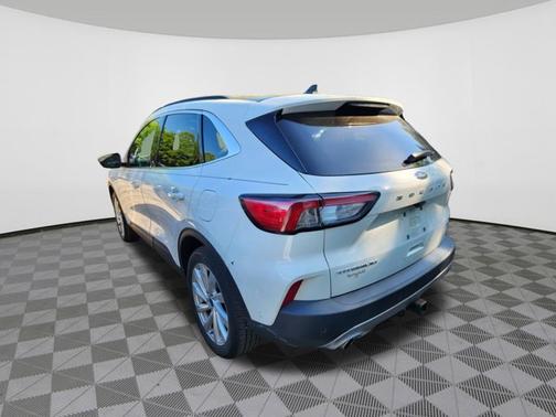 White Metallic 2022 Ford Escape Titanium
