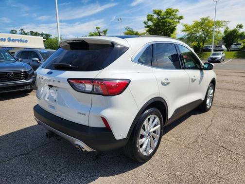 Star White Metallic Tri Coat 2022 Ford Escape Titanium