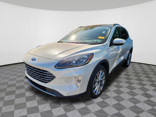 White Metallic 2022 Ford Escape Titanium