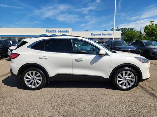 Star White Metallic Tri Coat 2022 Ford Escape Titanium