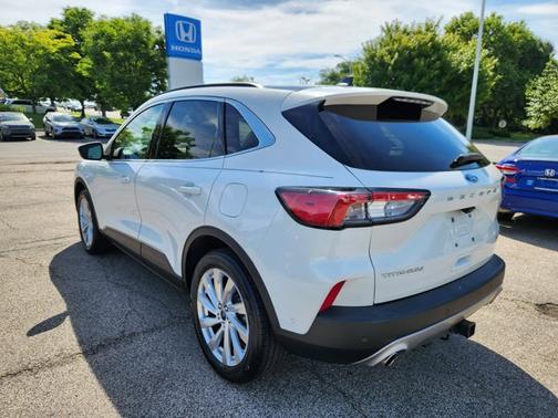 Star White Metallic Tri Coat 2022 Ford Escape Titanium