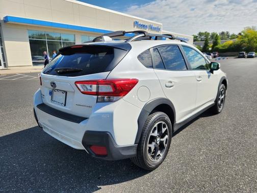 Crystal White Pearl 2018 Subaru Crosstrek 2.0i Premium