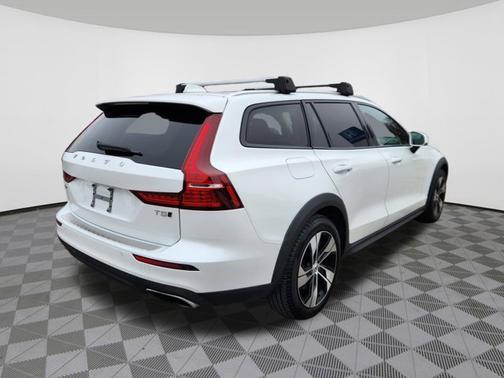 2020 Volvo V60 Cross Country T5