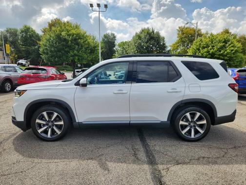 Platinum White Pearl 2023 Honda Pilot Touring