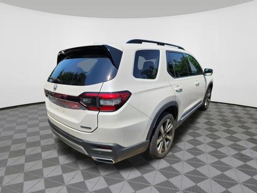 Platinum White Pearl 2023 Honda Pilot Touring