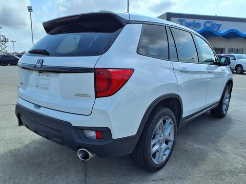 Platinum White Pearl 2024 Honda Passport