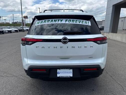 2025 Nissan Pathfinder SV