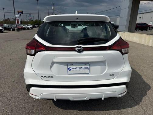 2024 Nissan Kicks SR