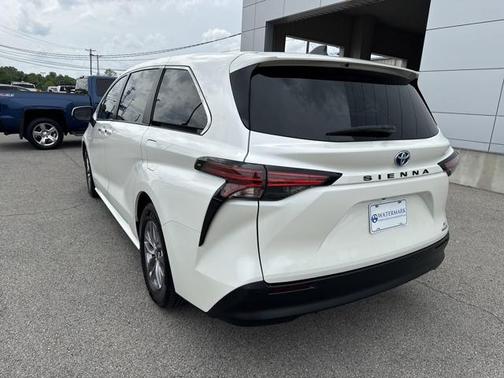 2021 Toyota Sienna XLE 8 Passenger