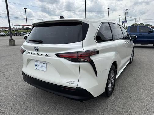 2021 Toyota Sienna XLE 8 Passenger