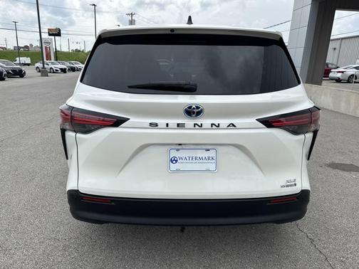 2021 Toyota Sienna XLE 8 Passenger