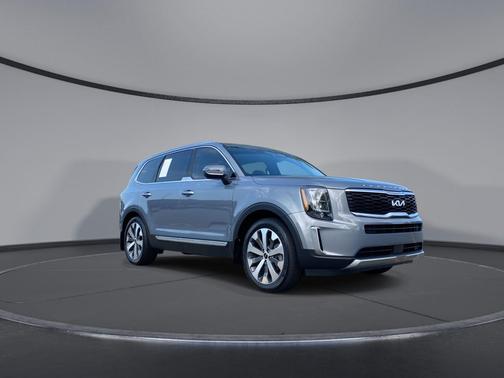 Everlasting Silver 2022 Kia Telluride EX