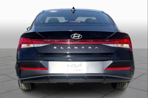 2025 Hyundai ELANTRA SEL