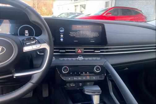 2025 Hyundai ELANTRA SEL