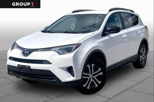 Super White 2018 Toyota RAV4 LE