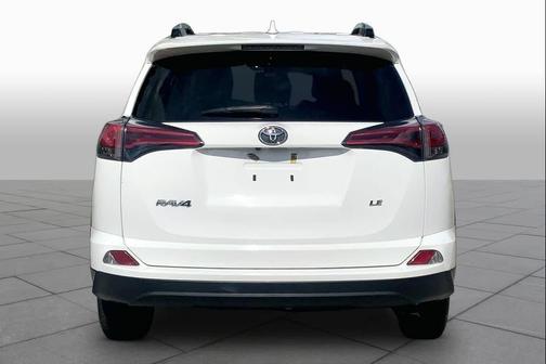 Super White 2018 Toyota RAV4 LE