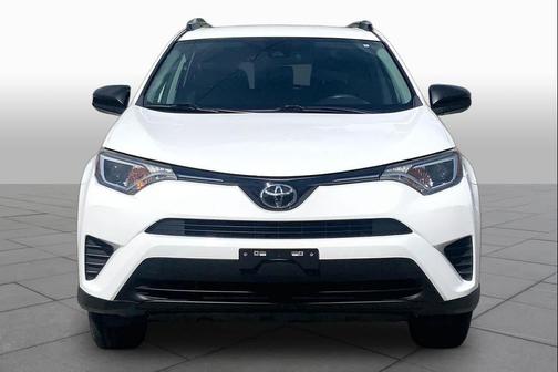 Super White 2018 Toyota RAV4 LE