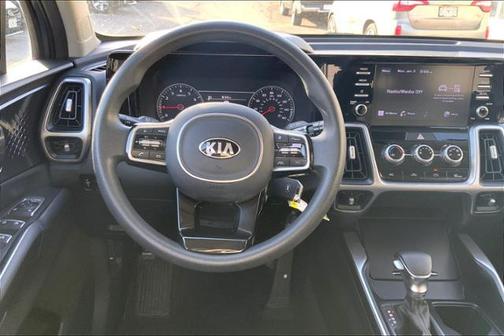Photo 5 of 30 of 2021 Kia Sorento LX