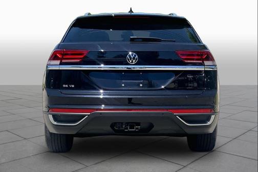 Deep Black Pearl 2023 Volkswagen Atlas Cross Sport 3.6L V6 SE w/Technology