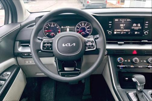 Snow White Pearl 2022 Kia Carnival LX